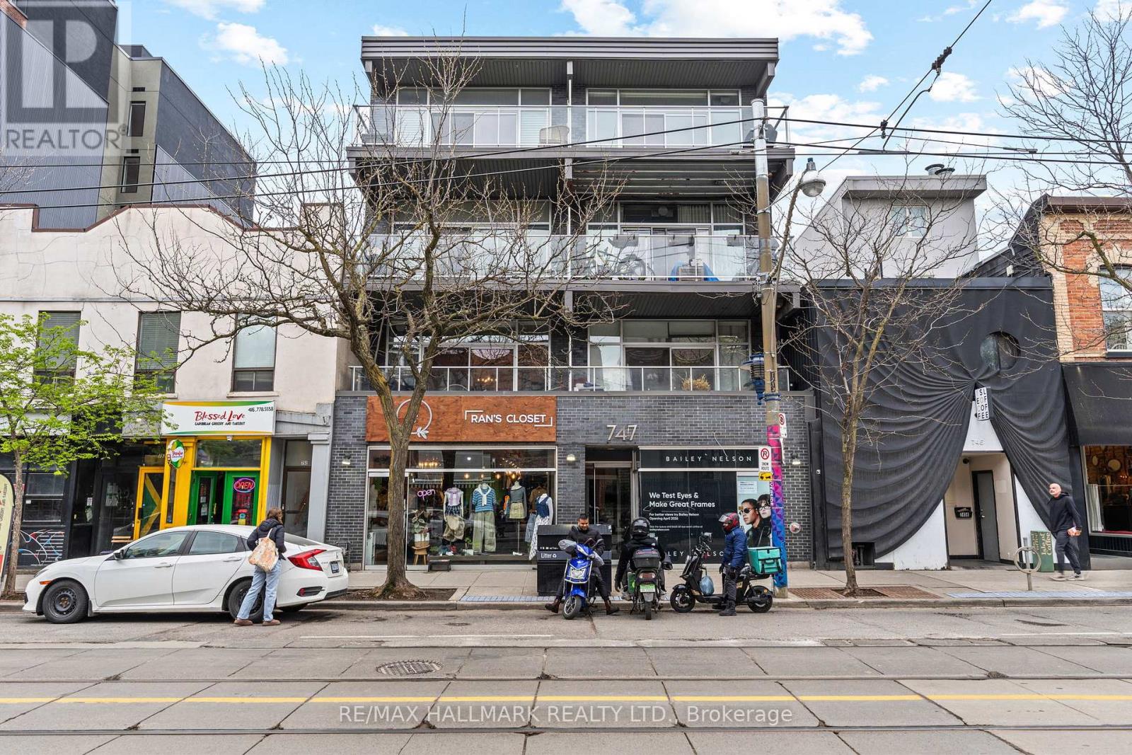 202 - 747 QUEEN STREET E