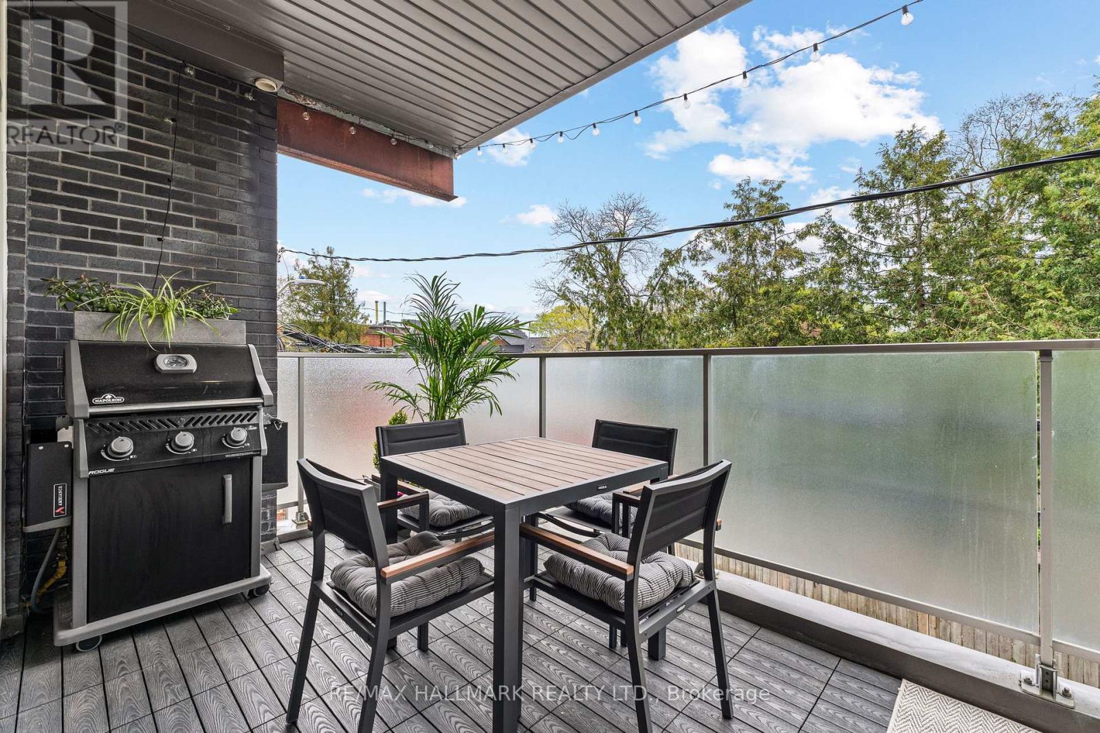 202 - 747 QUEEN STREET E