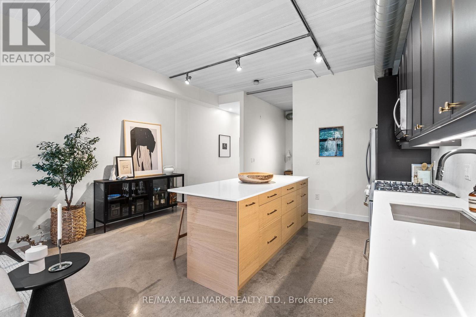 202 - 747 QUEEN STREET E