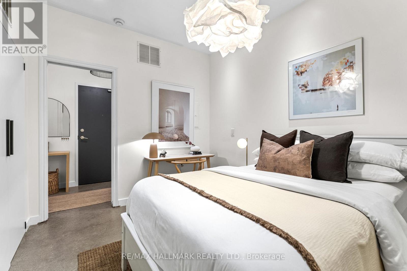 202 - 747 QUEEN STREET E