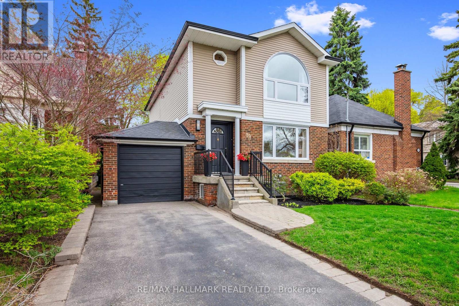 39 BRIAR DALE BOULEVARD