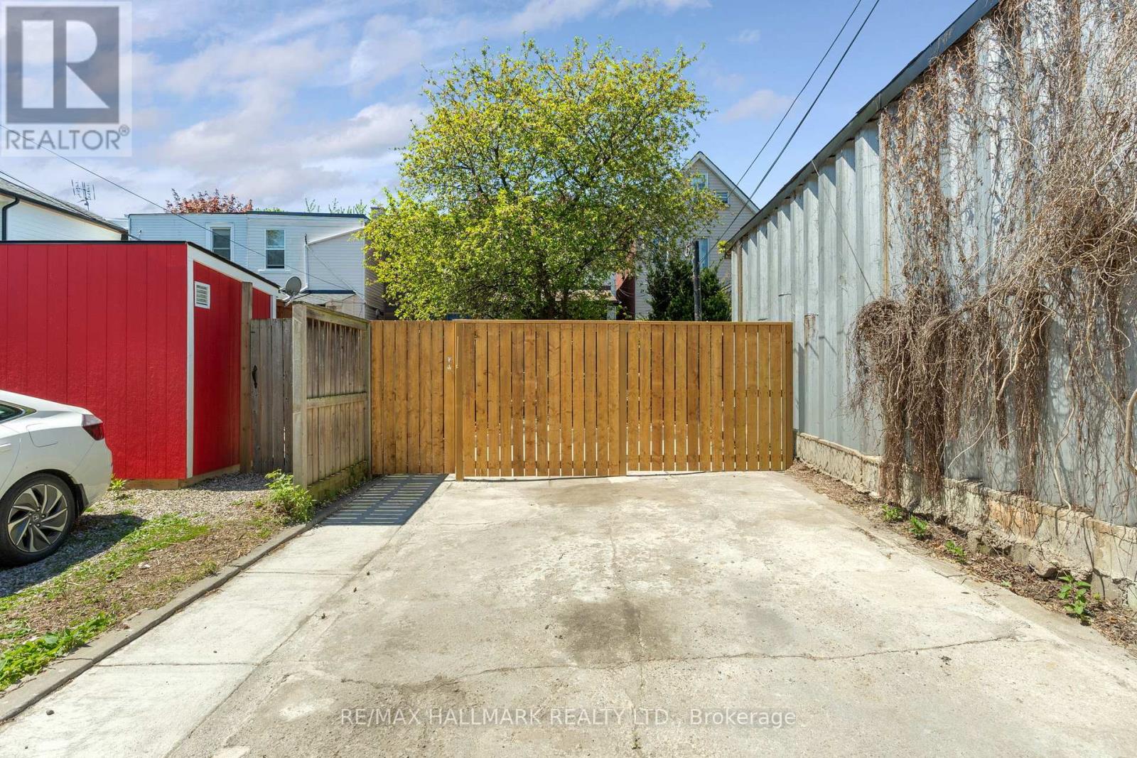 203 PARKMOUNT ROAD