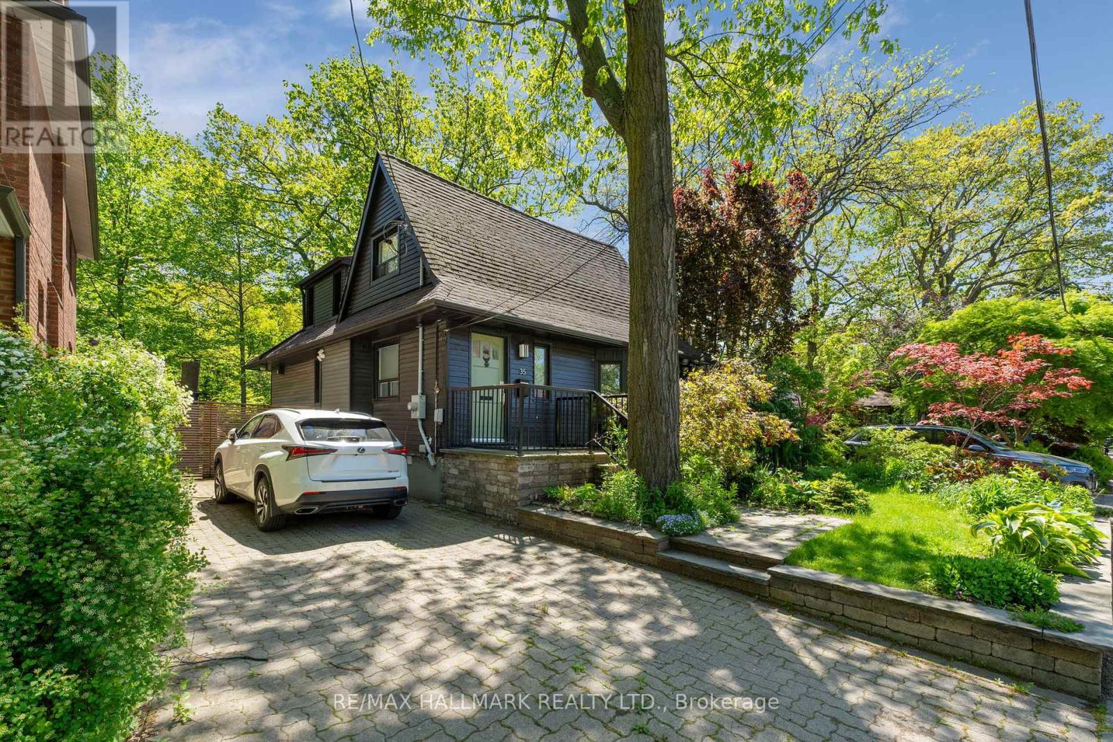 35 BENLAMOND AVENUE