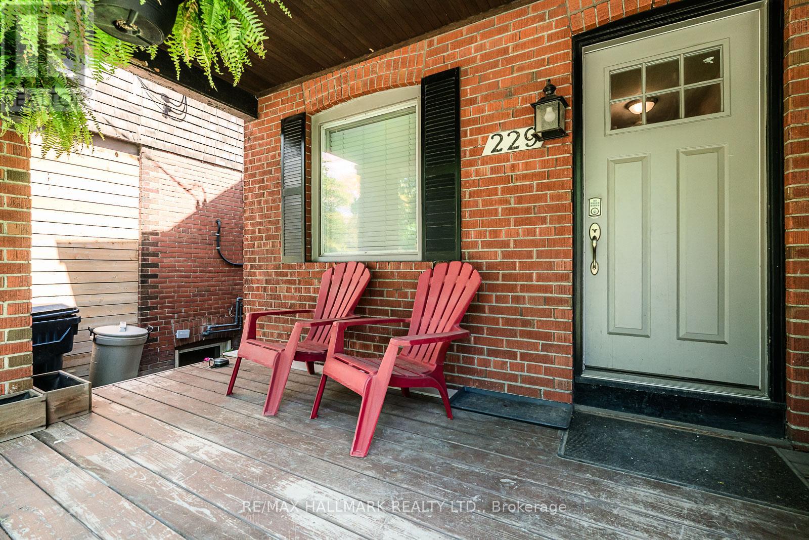 MAIN & LOWER - 229 KINGSTON ROAD