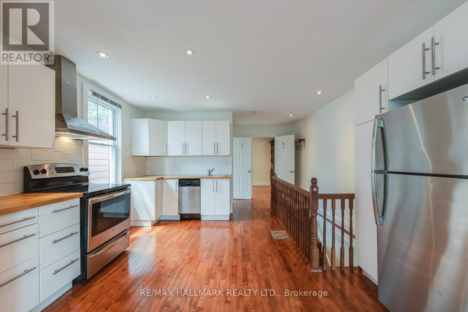 UPPER - 2066 GERRARD STREET E