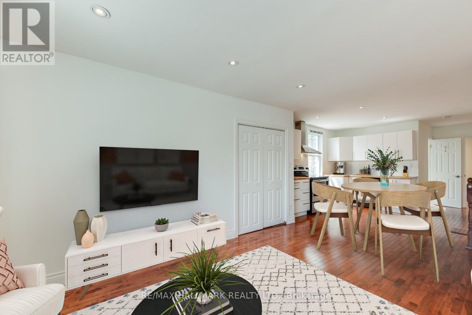 UPPER - 2066 GERRARD STREET E