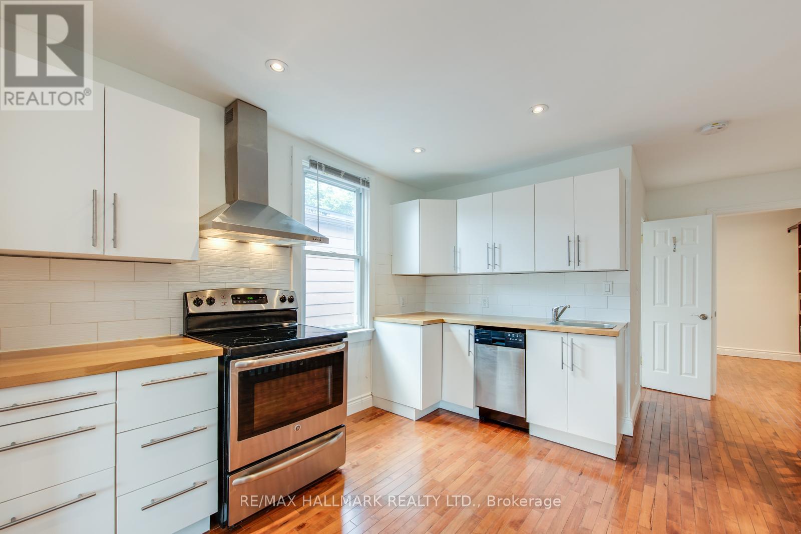 UPPER - 2066 GERRARD STREET E