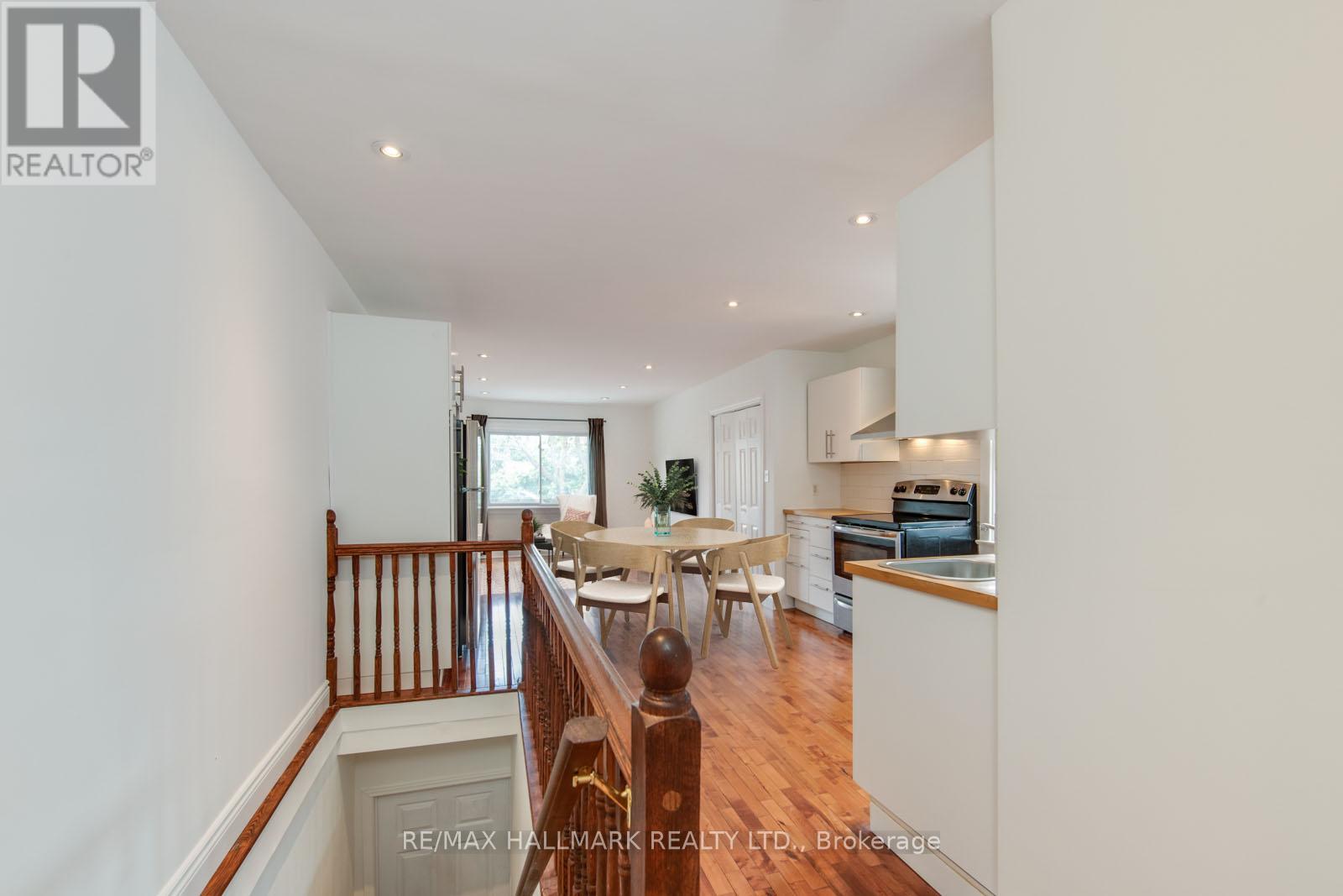 UPPER - 2066 GERRARD STREET E