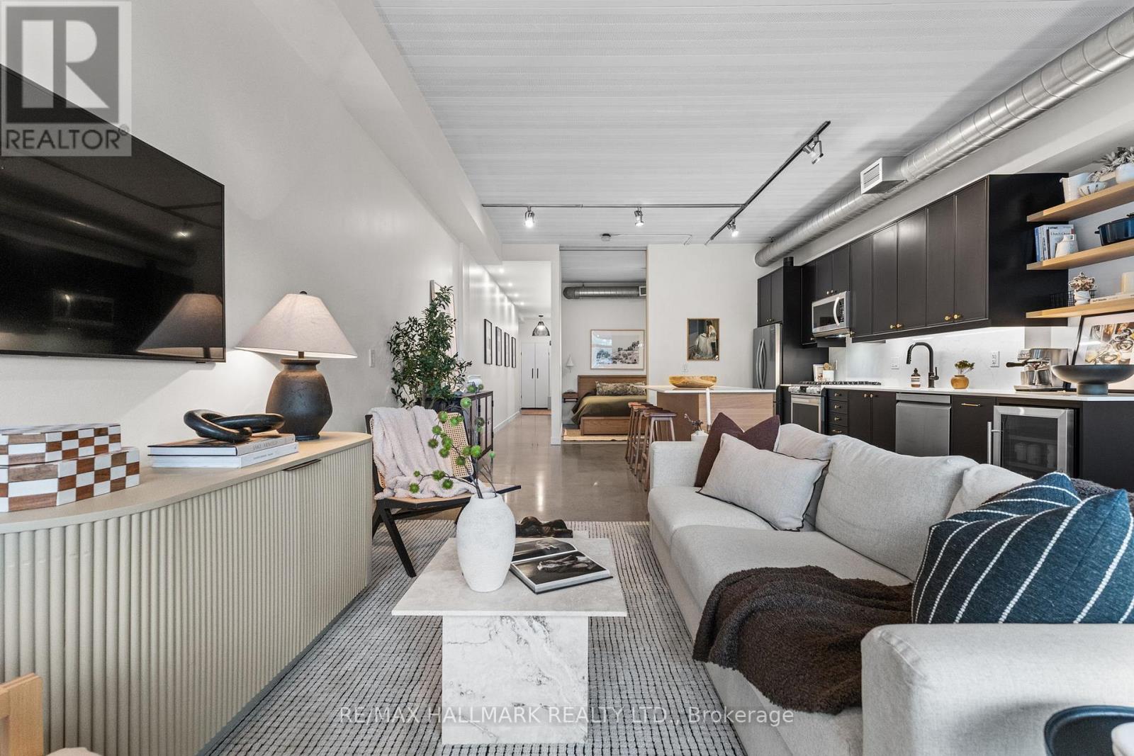 202 - 747 QUEEN STREET E