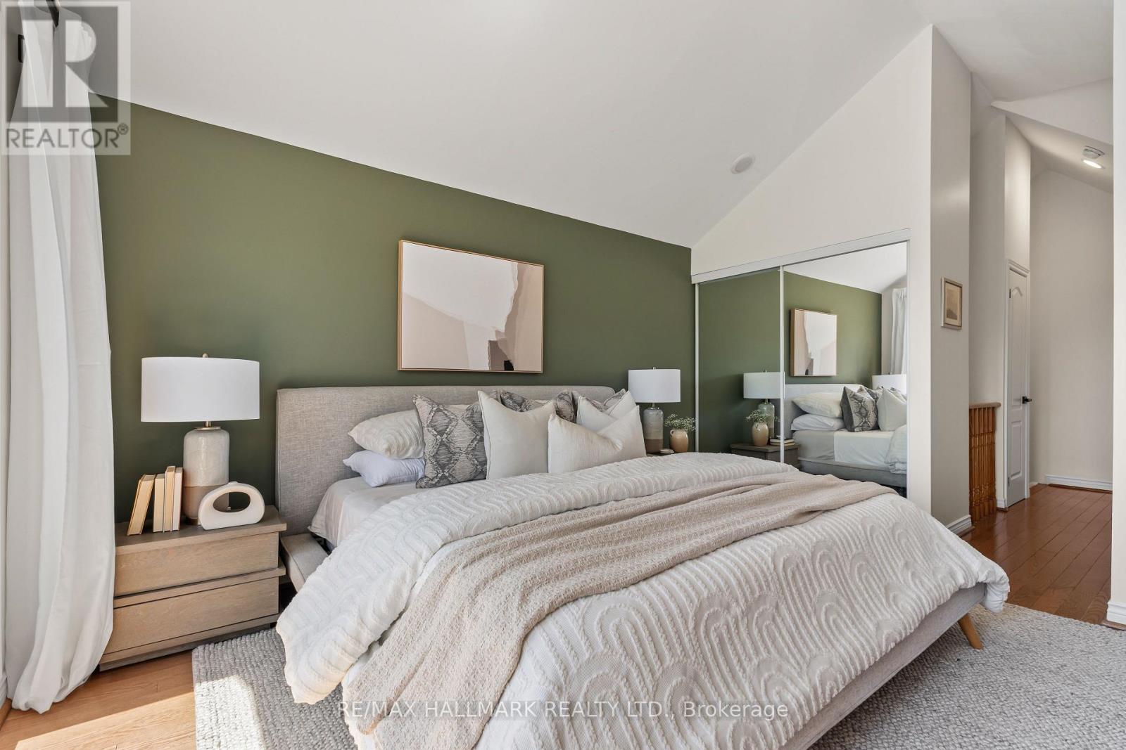 305 - 1941 QUEEN STREET E
