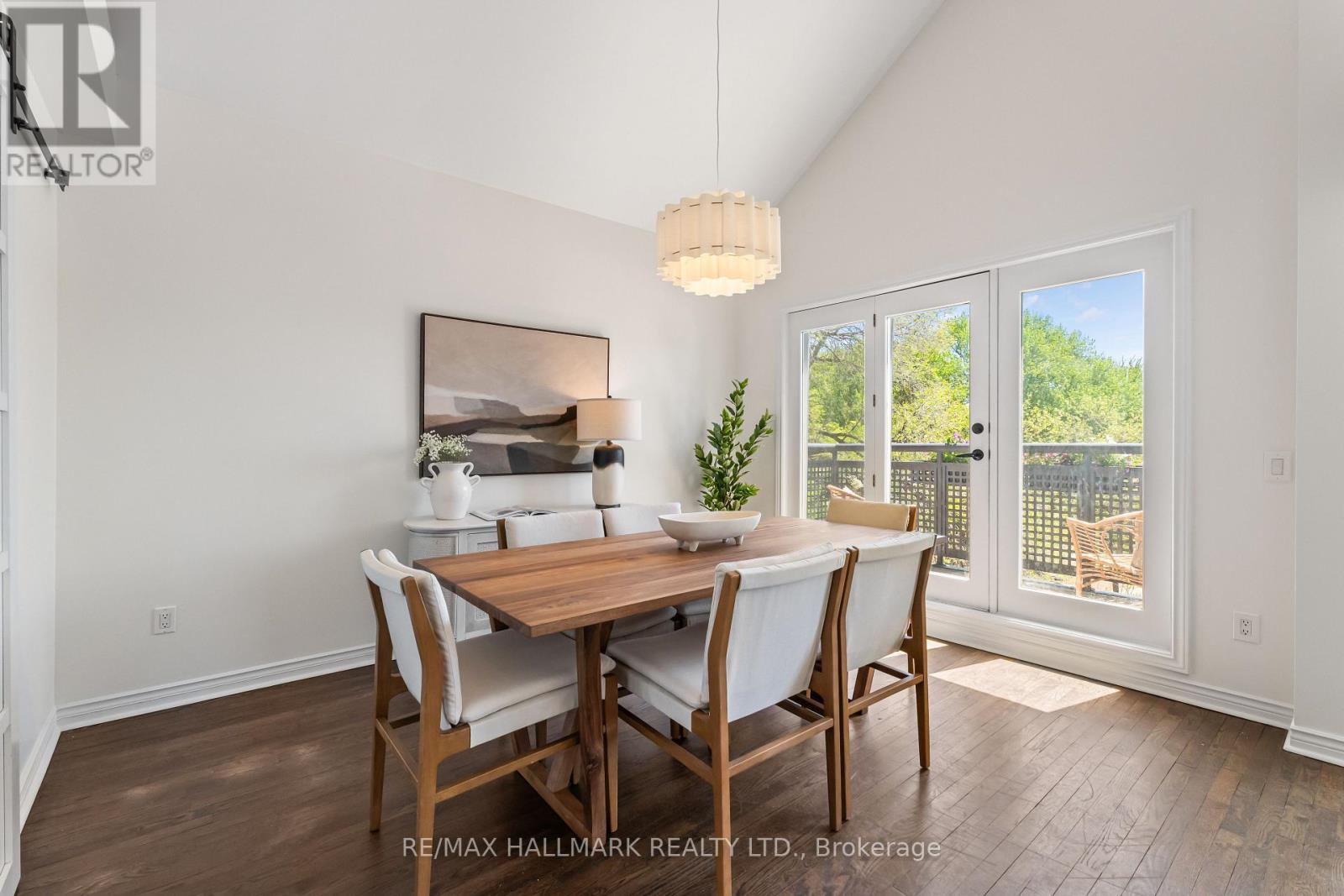 305 - 1941 QUEEN STREET E