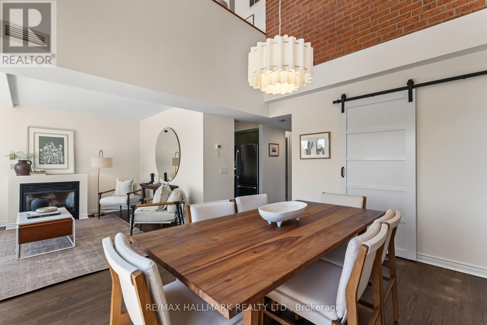 305 - 1941 QUEEN STREET E
