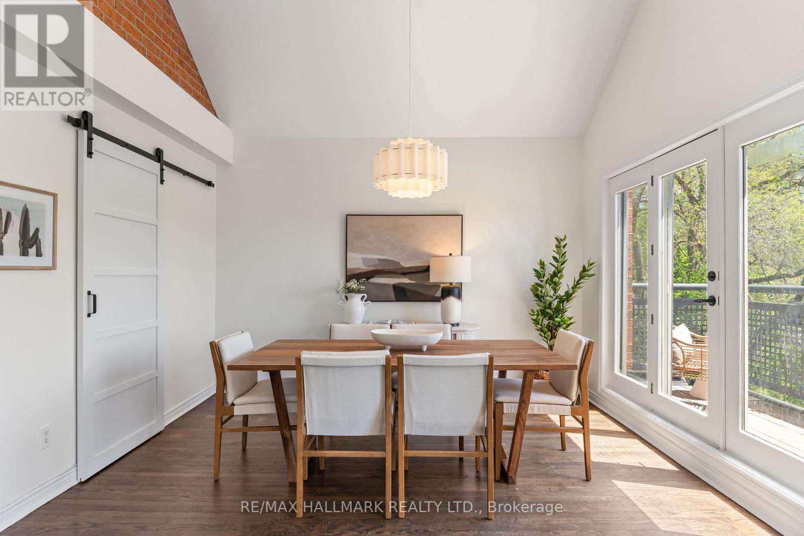 305 - 1941 QUEEN STREET E