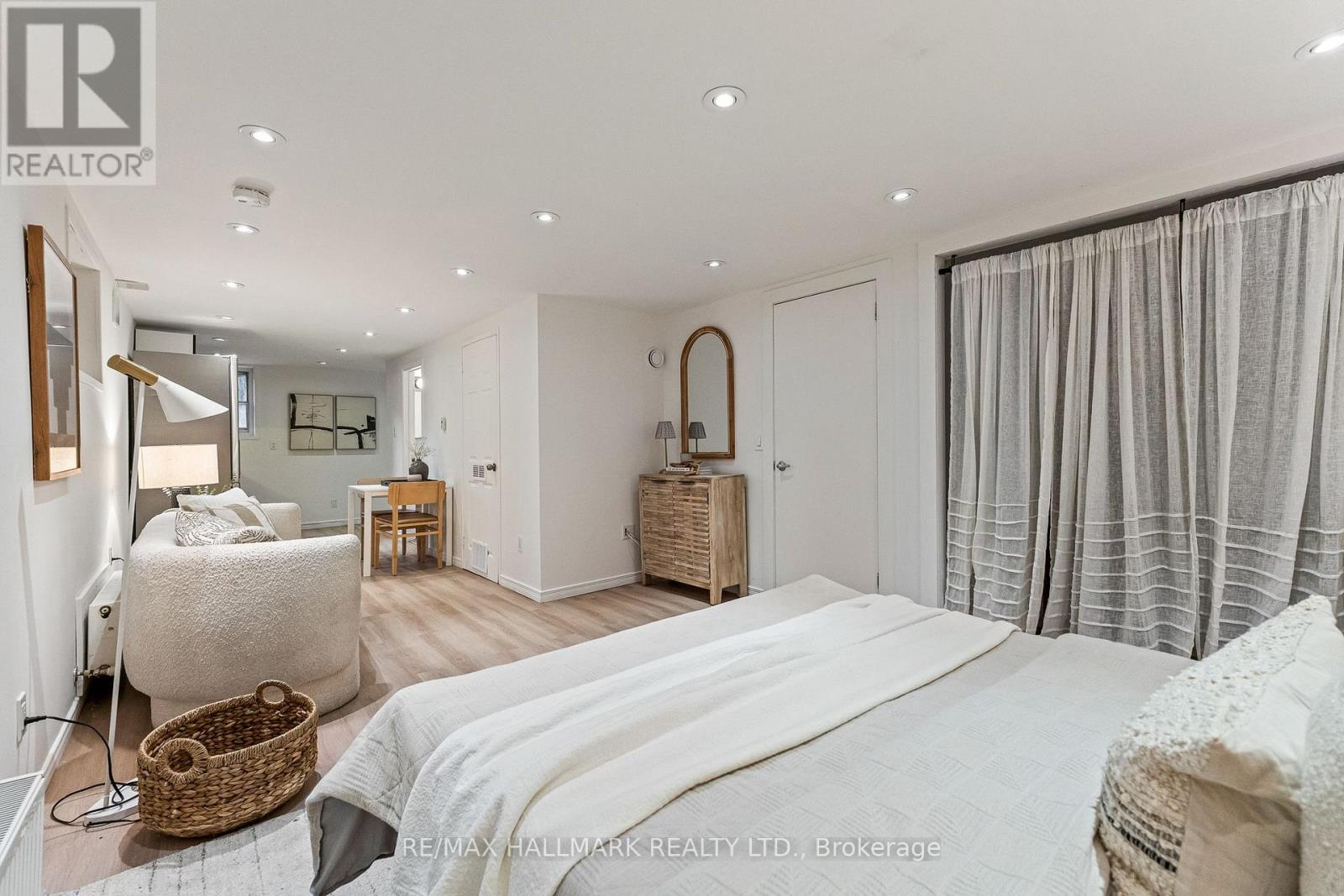 40 FERNWOOD PARK AVENUE
