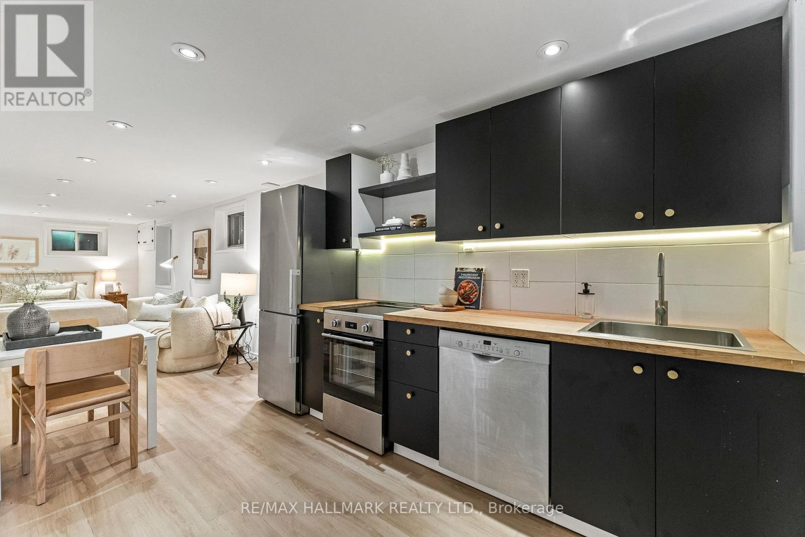 40 FERNWOOD PARK AVENUE