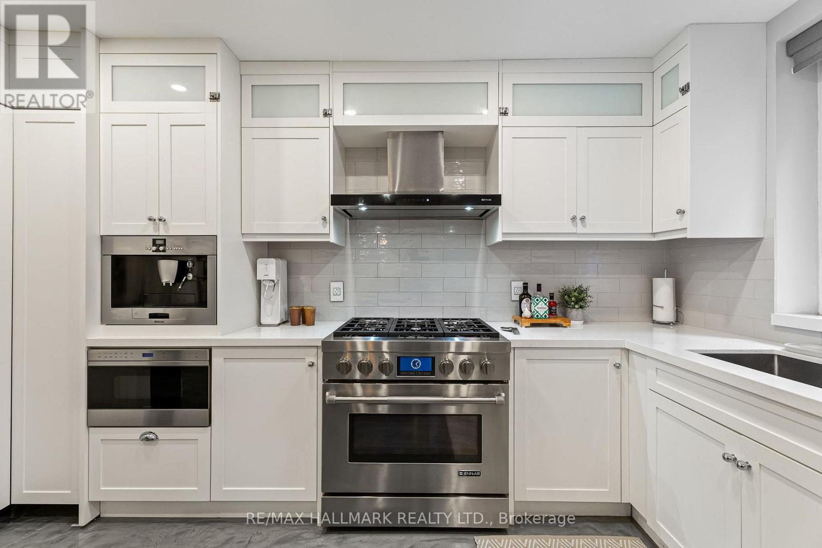201 - 2365 QUEEN STREET E