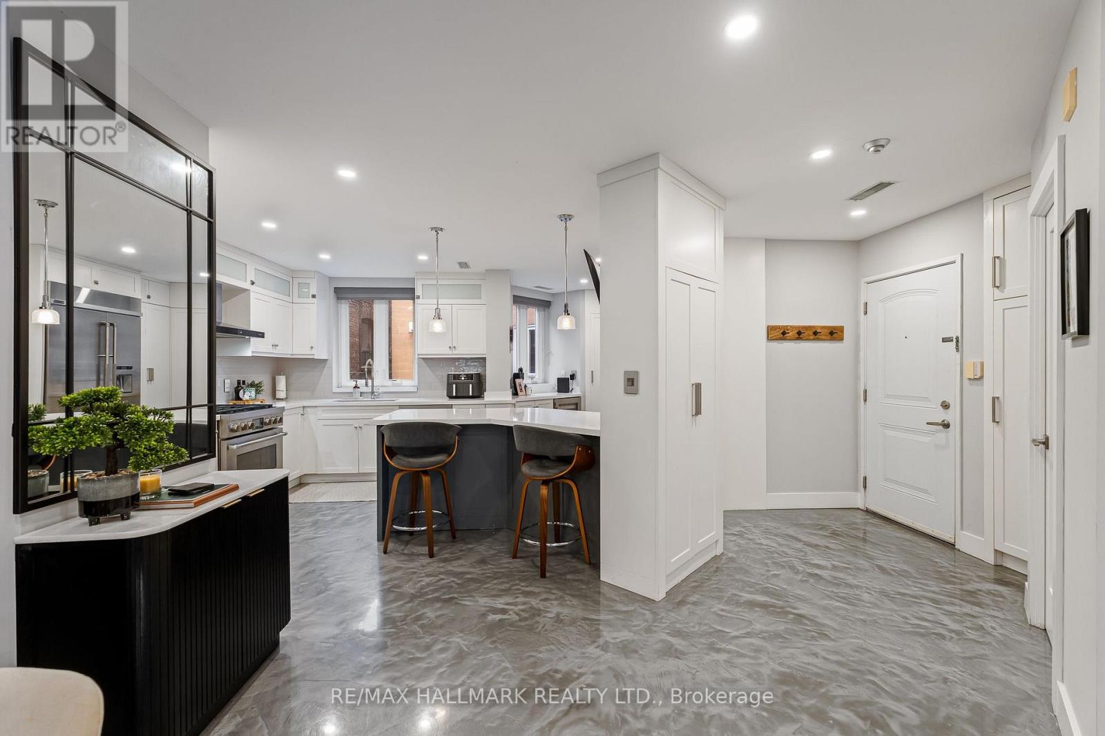 201 - 2365 QUEEN STREET E