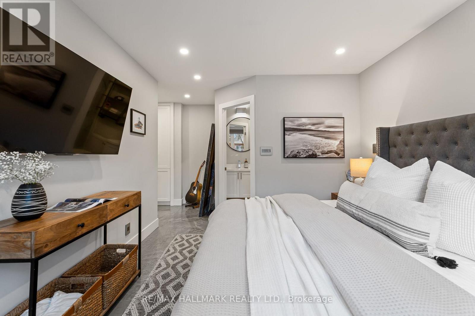 201 - 2365 QUEEN STREET E