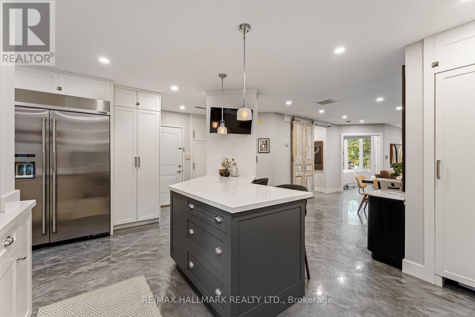 201 - 2365 QUEEN STREET E