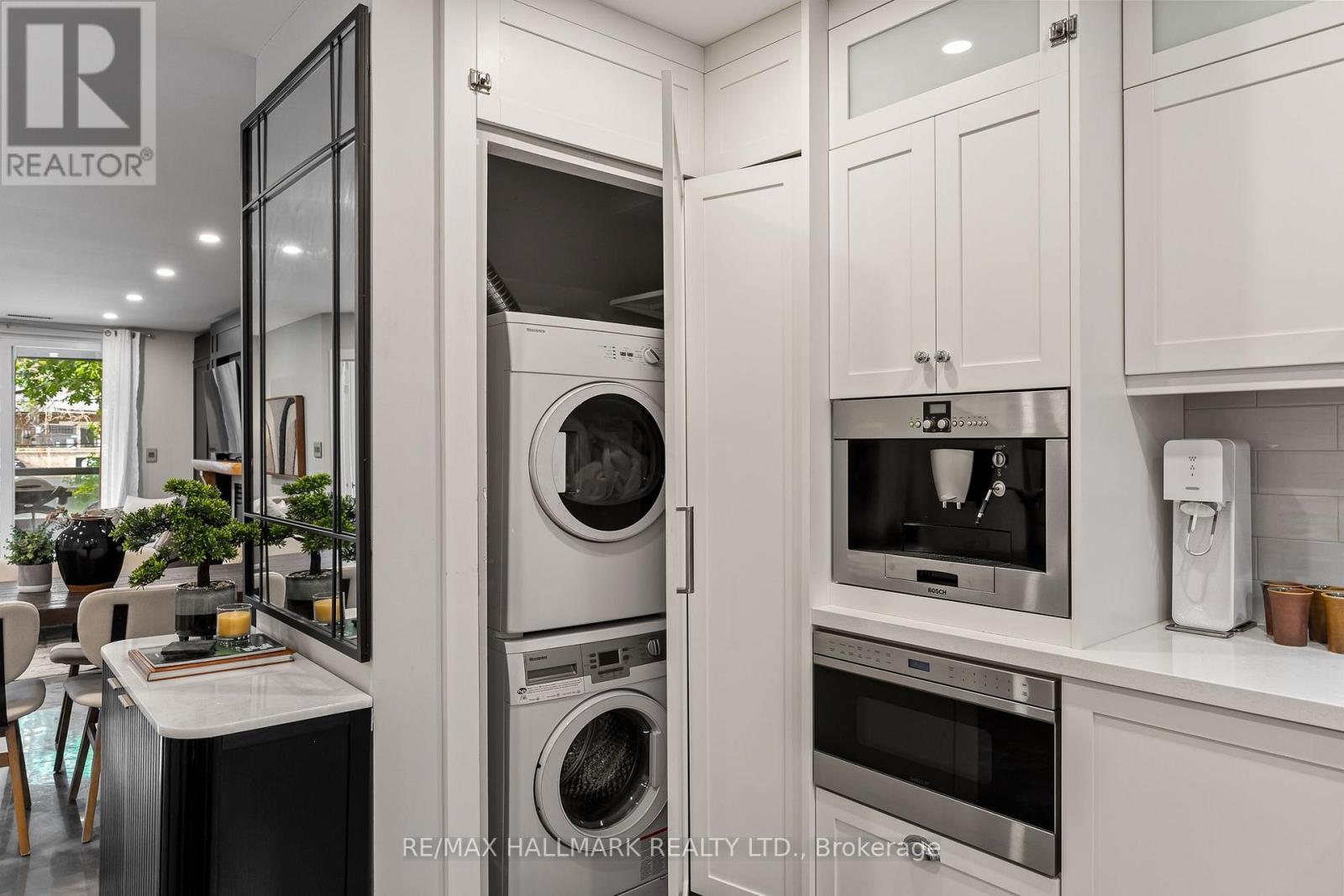 201 - 2365 QUEEN STREET E