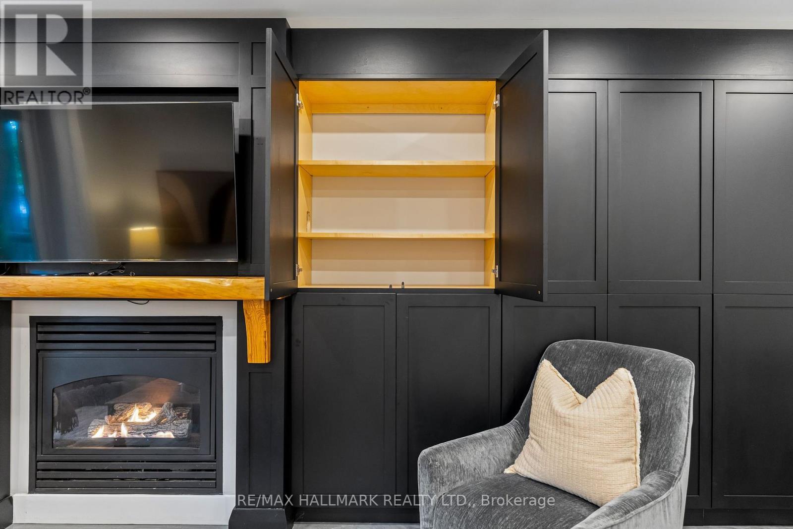 201 - 2365 QUEEN STREET E