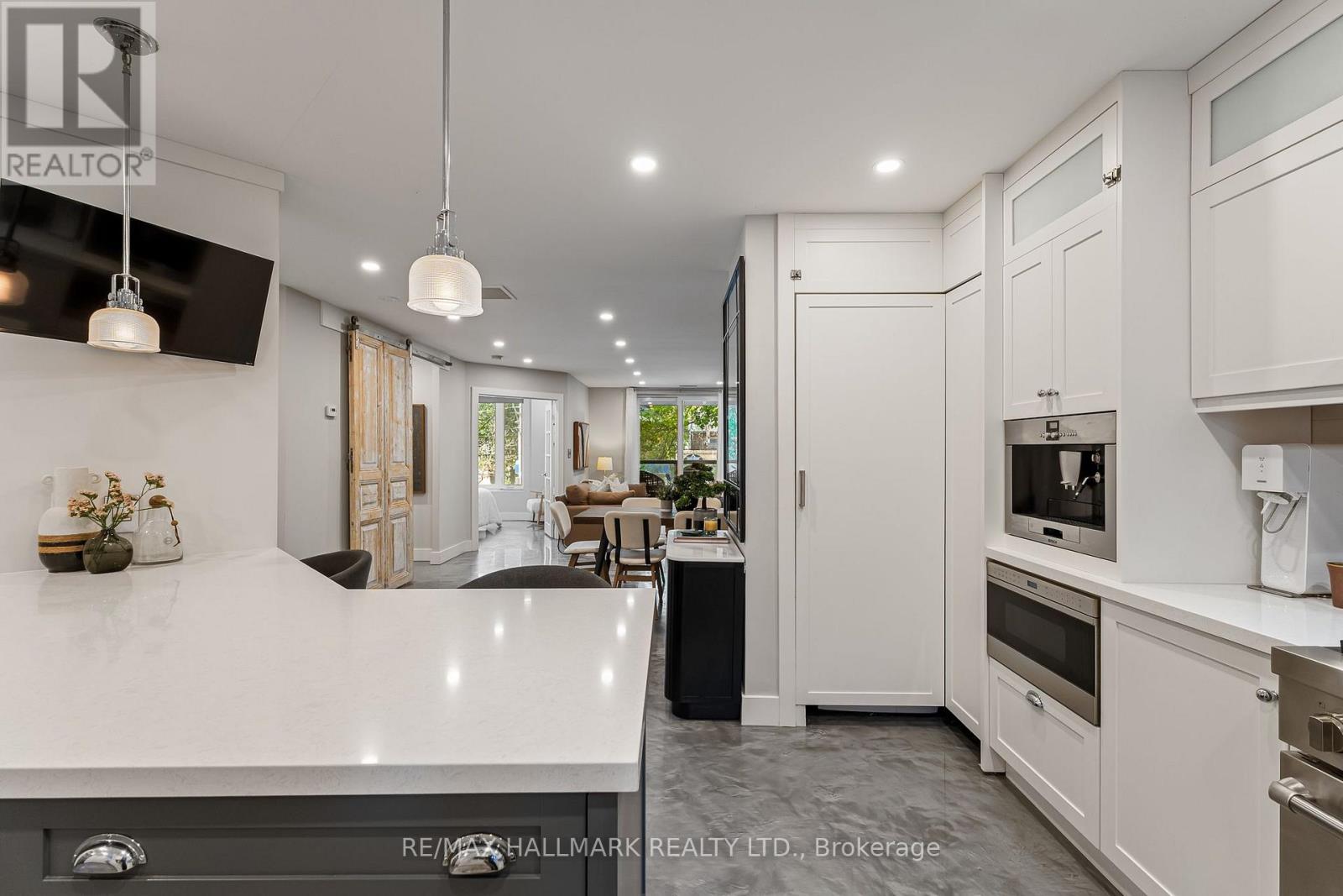 201 - 2365 QUEEN STREET E
