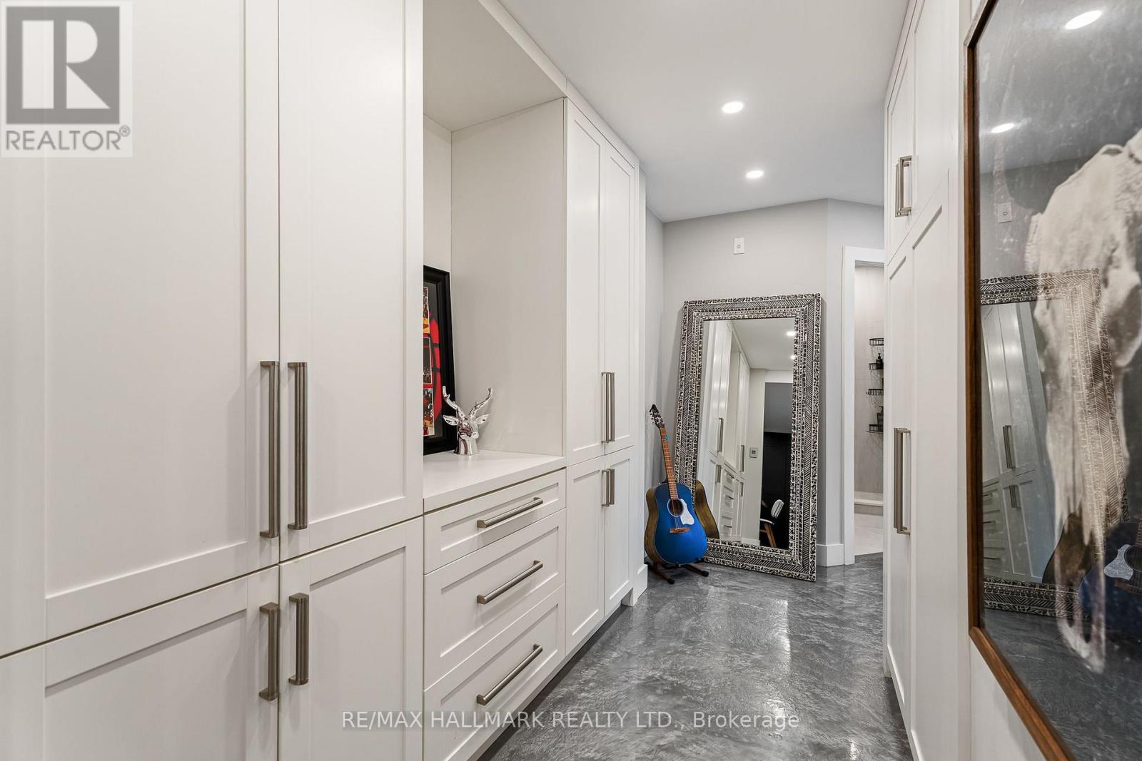 201 - 2365 QUEEN STREET E