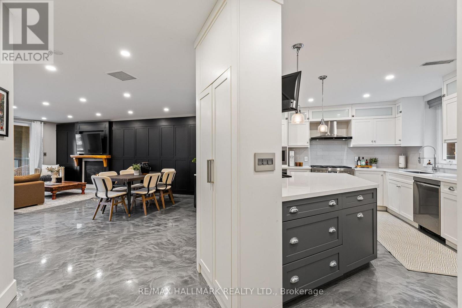 201 - 2365 QUEEN STREET E