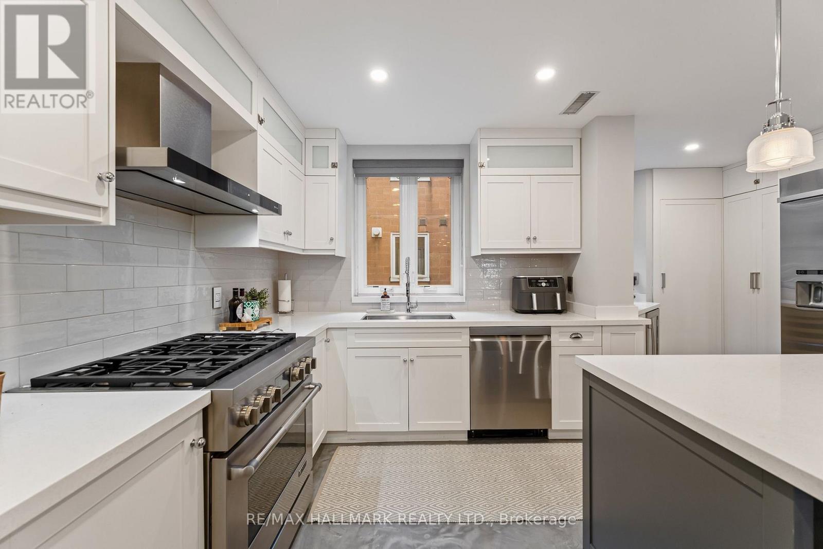 201 - 2365 QUEEN STREET E