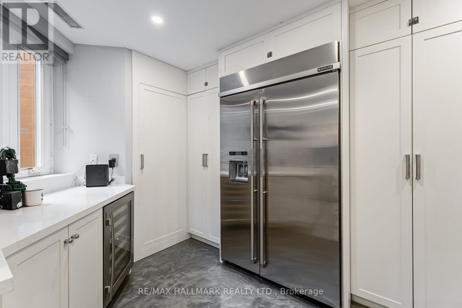 201 - 2365 QUEEN STREET E