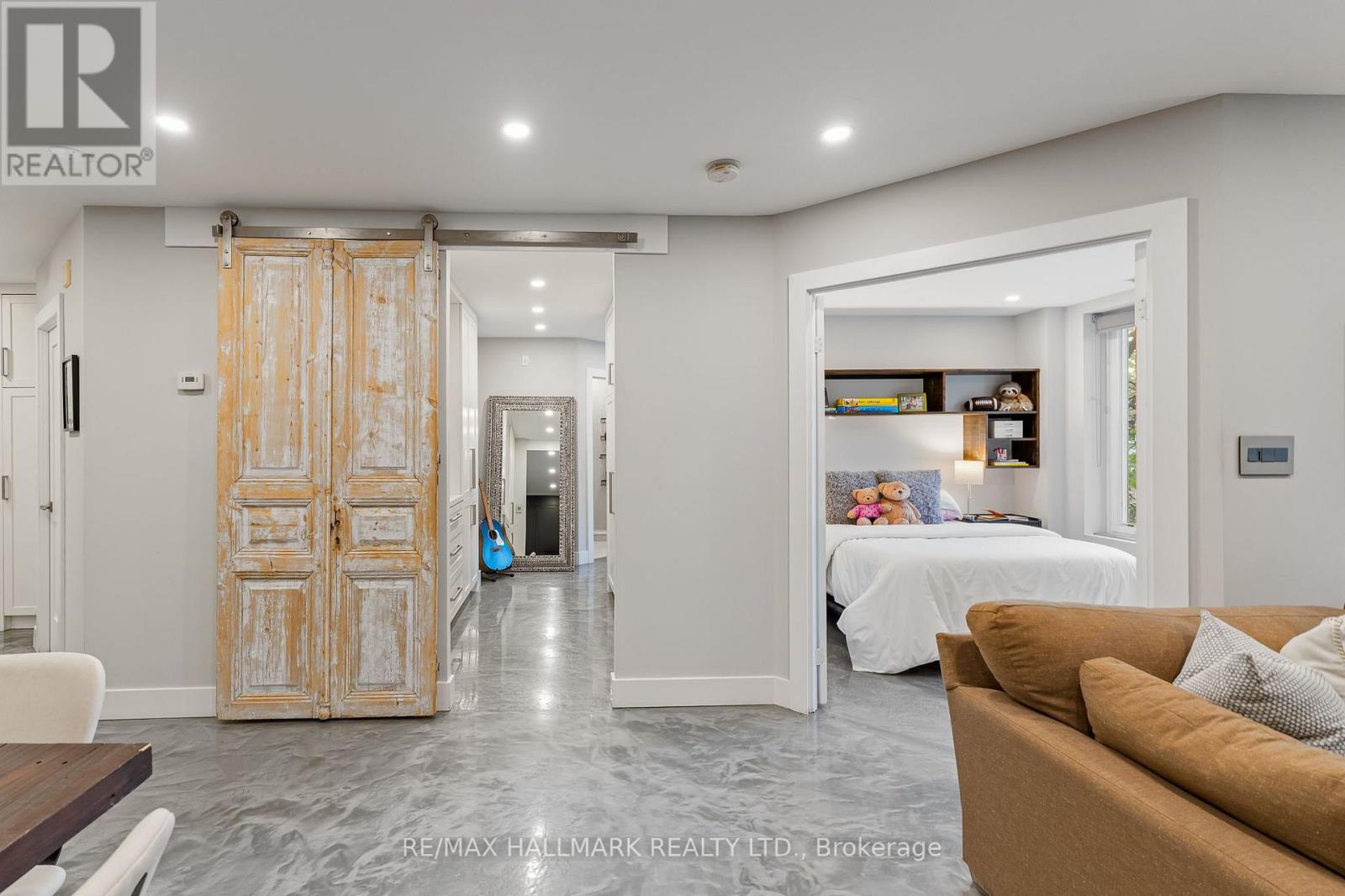201 - 2365 QUEEN STREET E