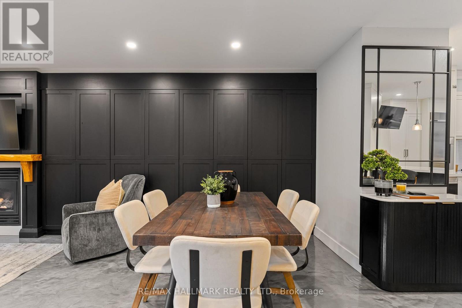201 - 2365 QUEEN STREET E