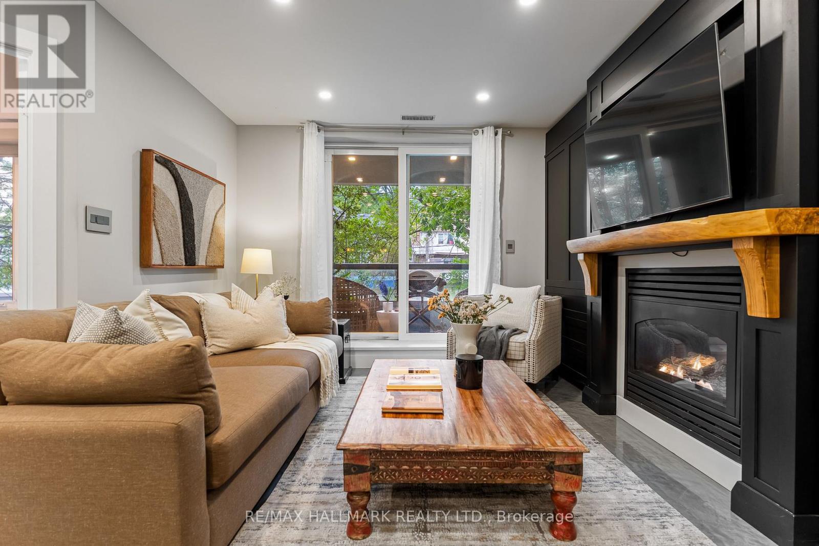 201 - 2365 QUEEN STREET E