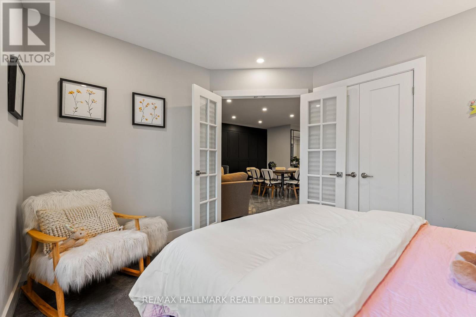 201 - 2365 QUEEN STREET E