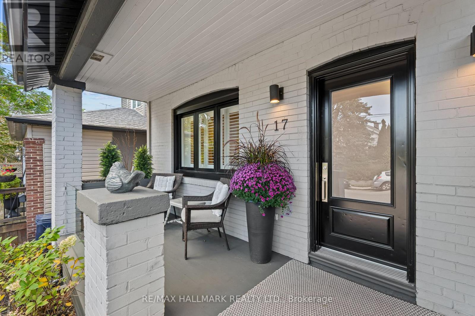 17 BEACHDALE AVENUE
