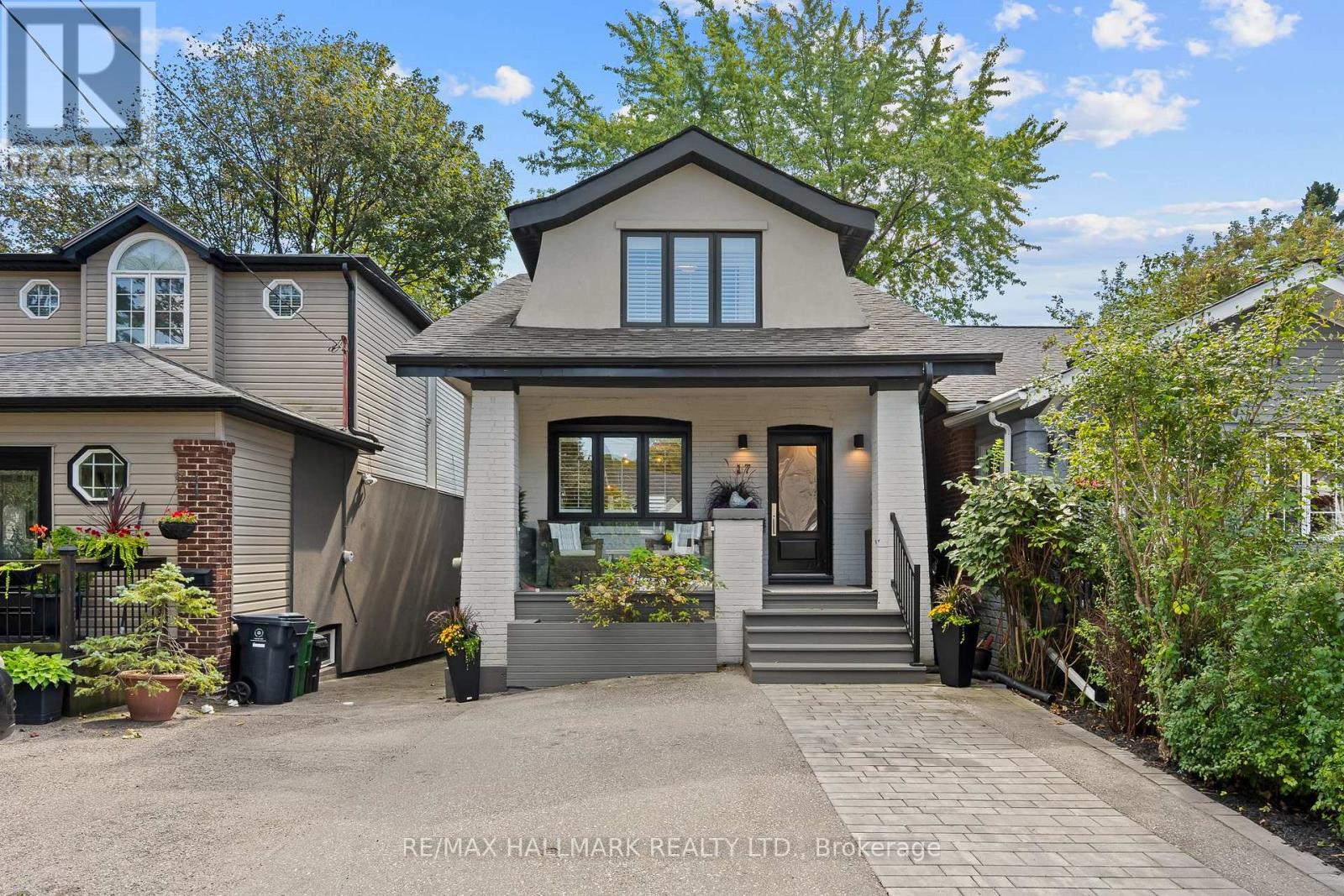 17 BEACHDALE AVENUE