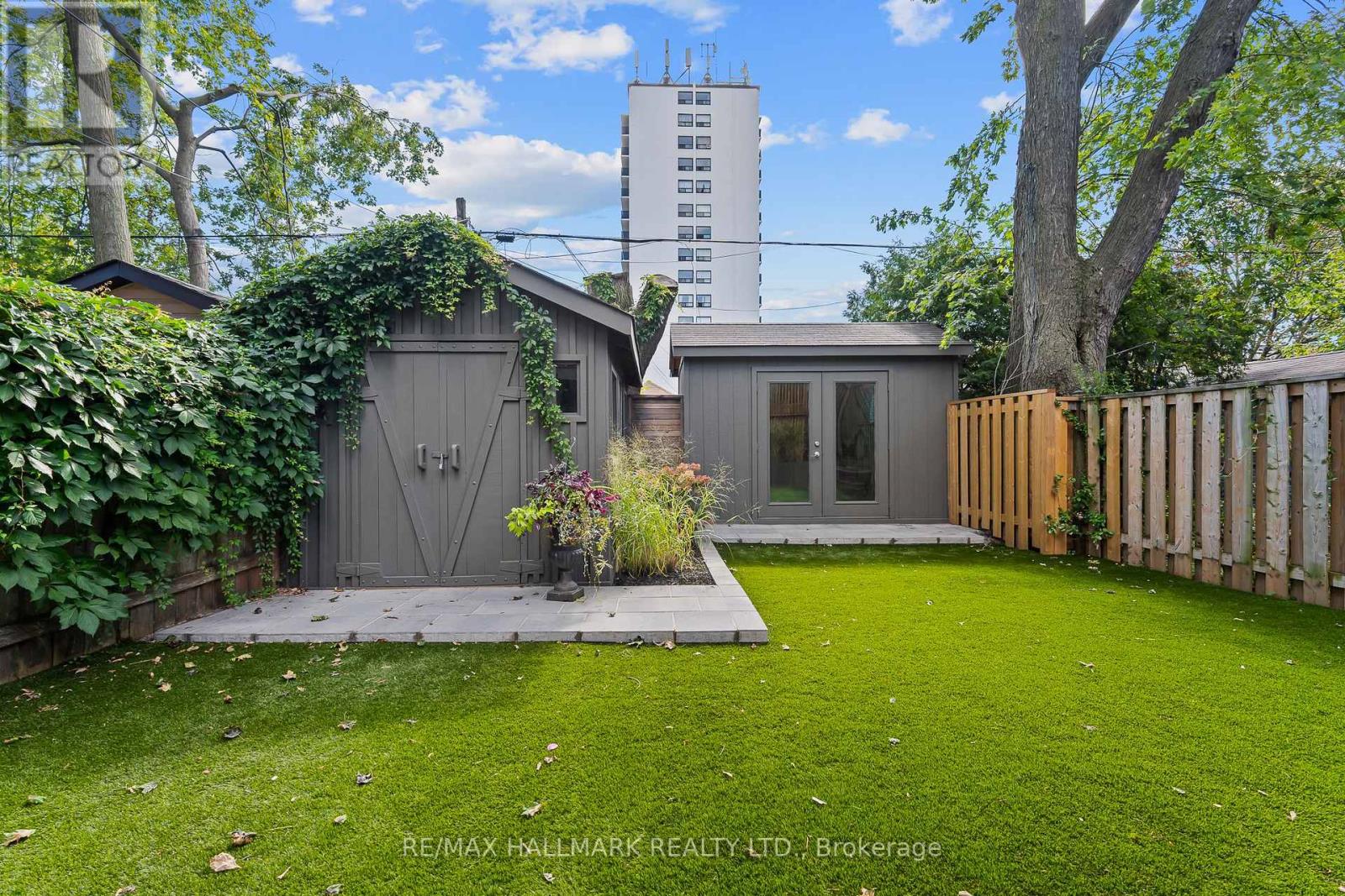17 BEACHDALE AVENUE