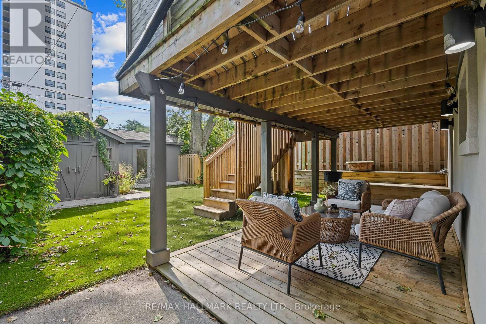 17 BEACHDALE AVENUE
