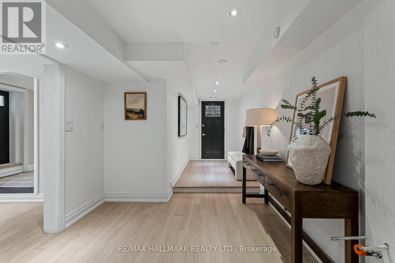 17 BEACHDALE AVENUE