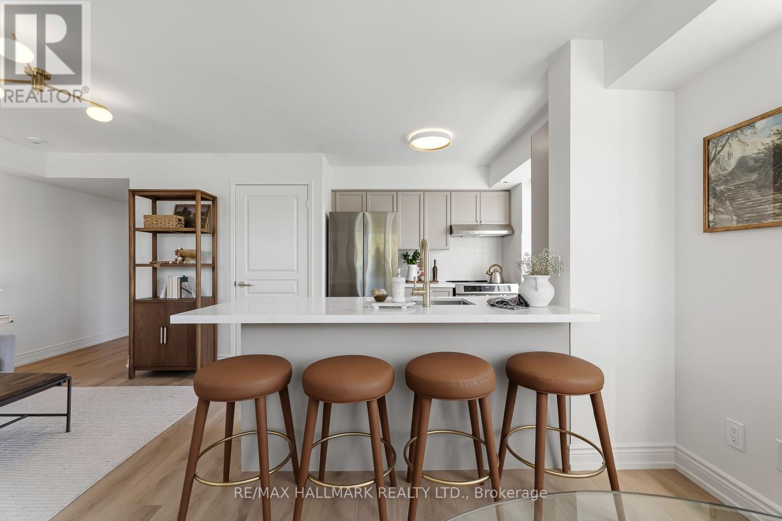 404 - 1797 QUEEN STREET E