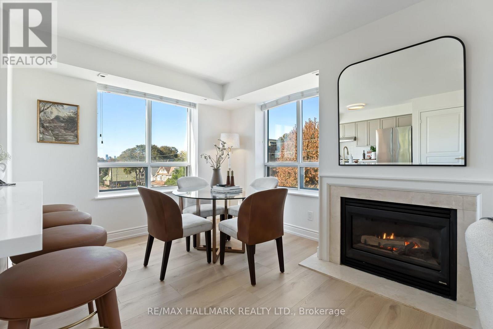 404 - 1797 QUEEN STREET E