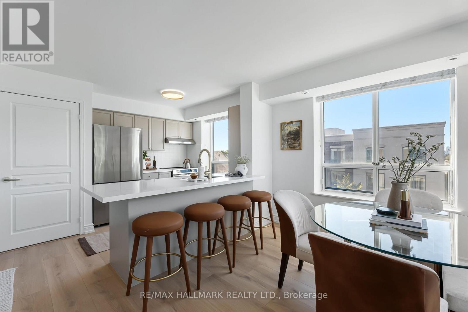 404 - 1797 QUEEN STREET E