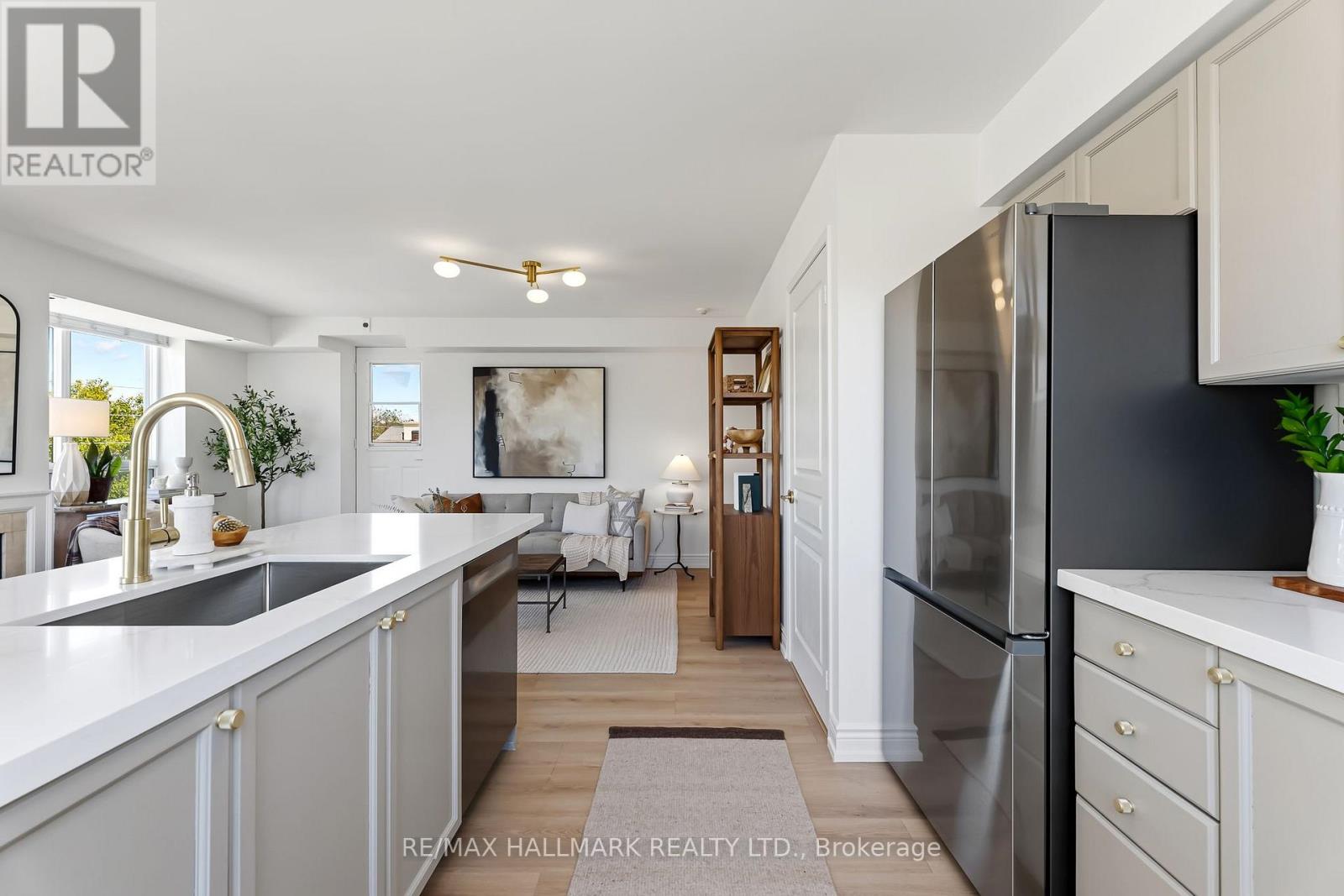 404 - 1797 QUEEN STREET E