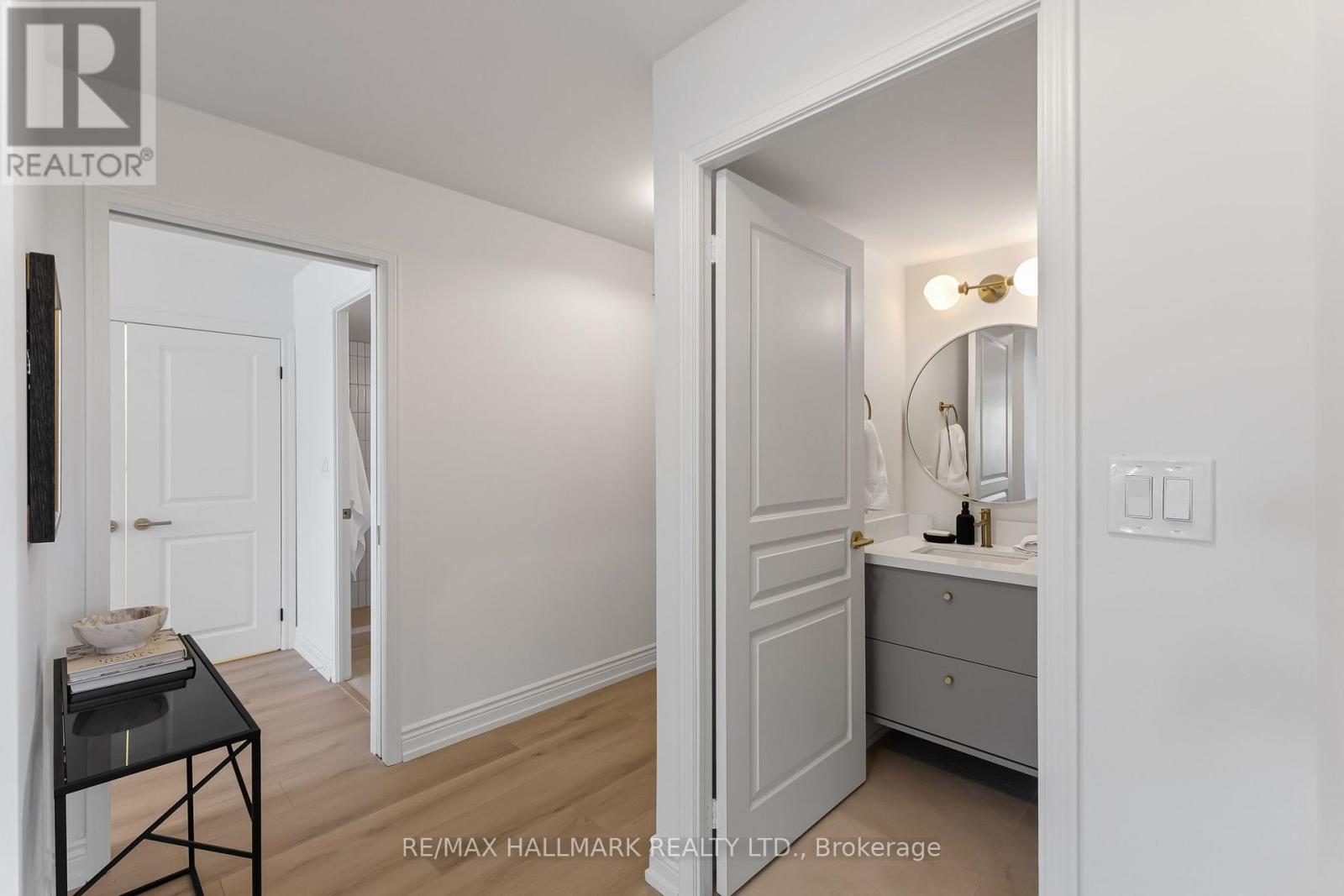 404 - 1797 QUEEN STREET E