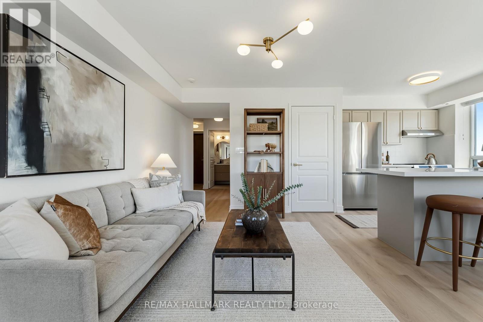 404 - 1797 QUEEN STREET E