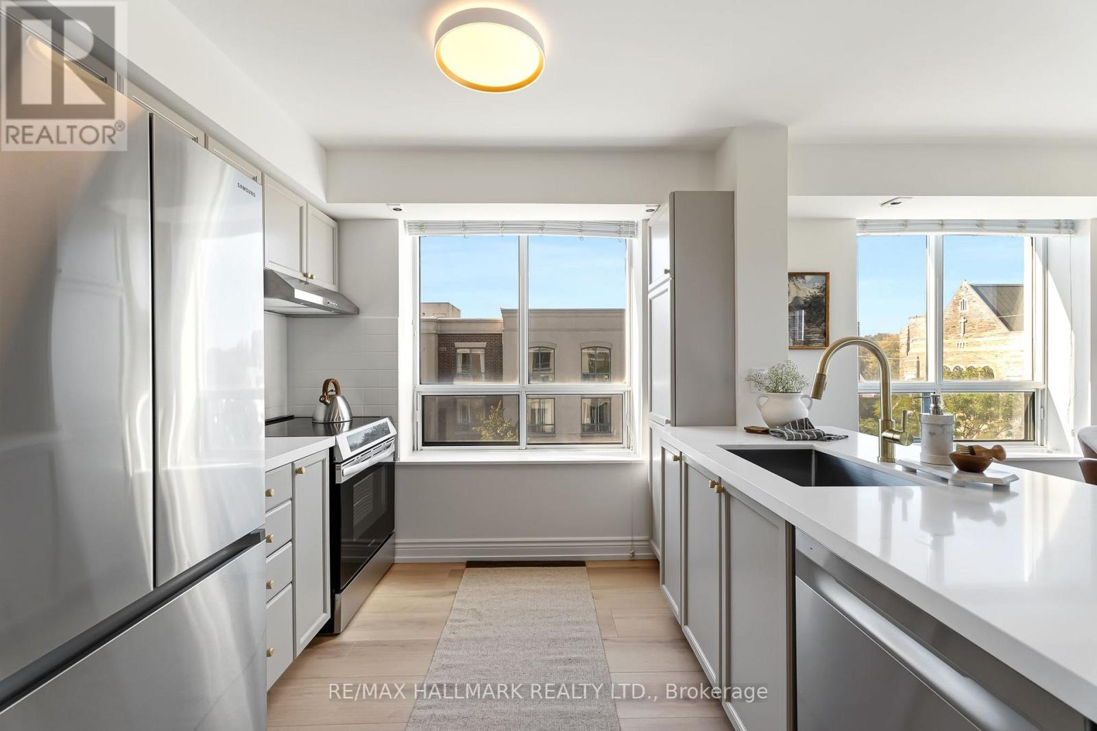 404 - 1797 QUEEN STREET E