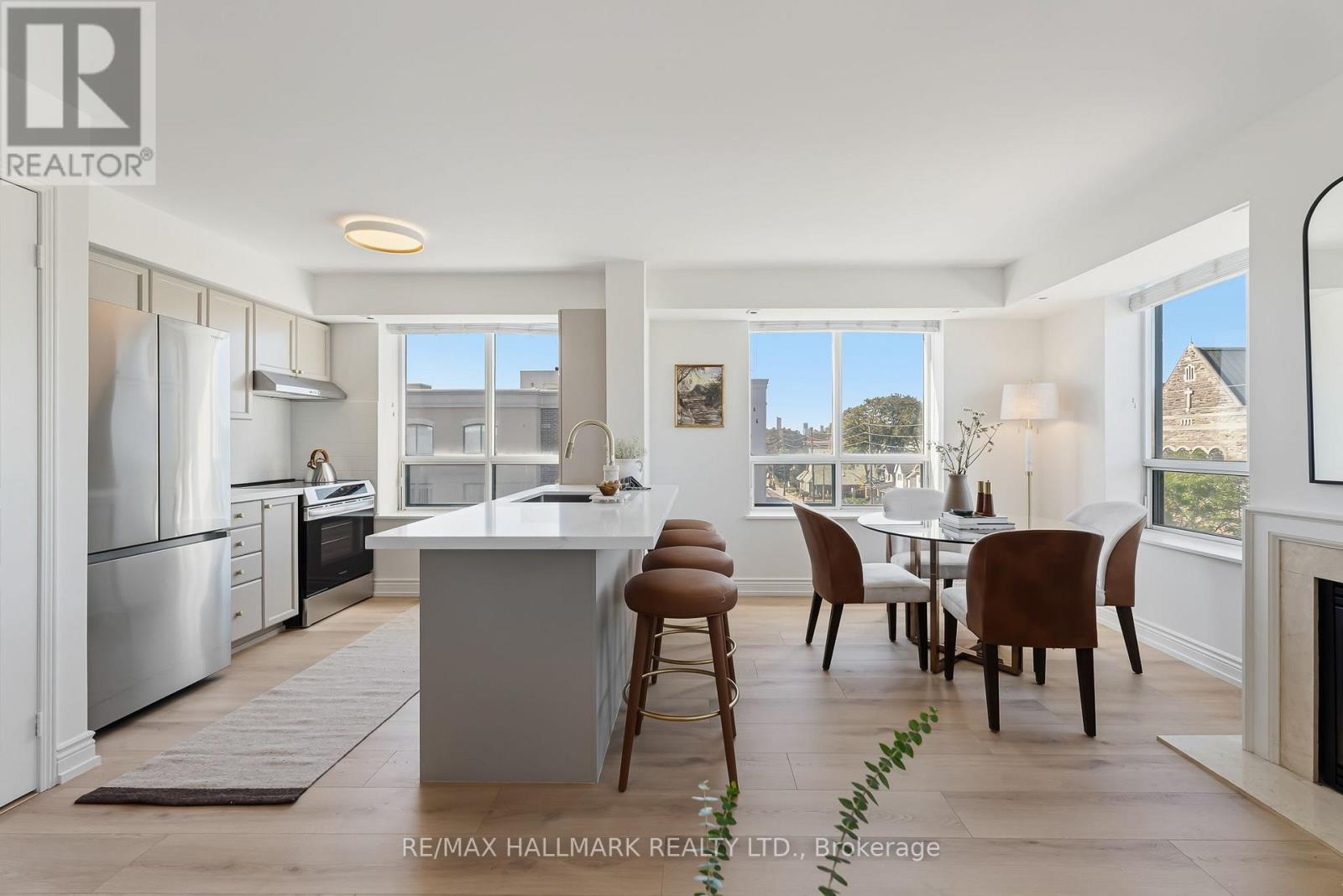 404 - 1797 QUEEN STREET E
