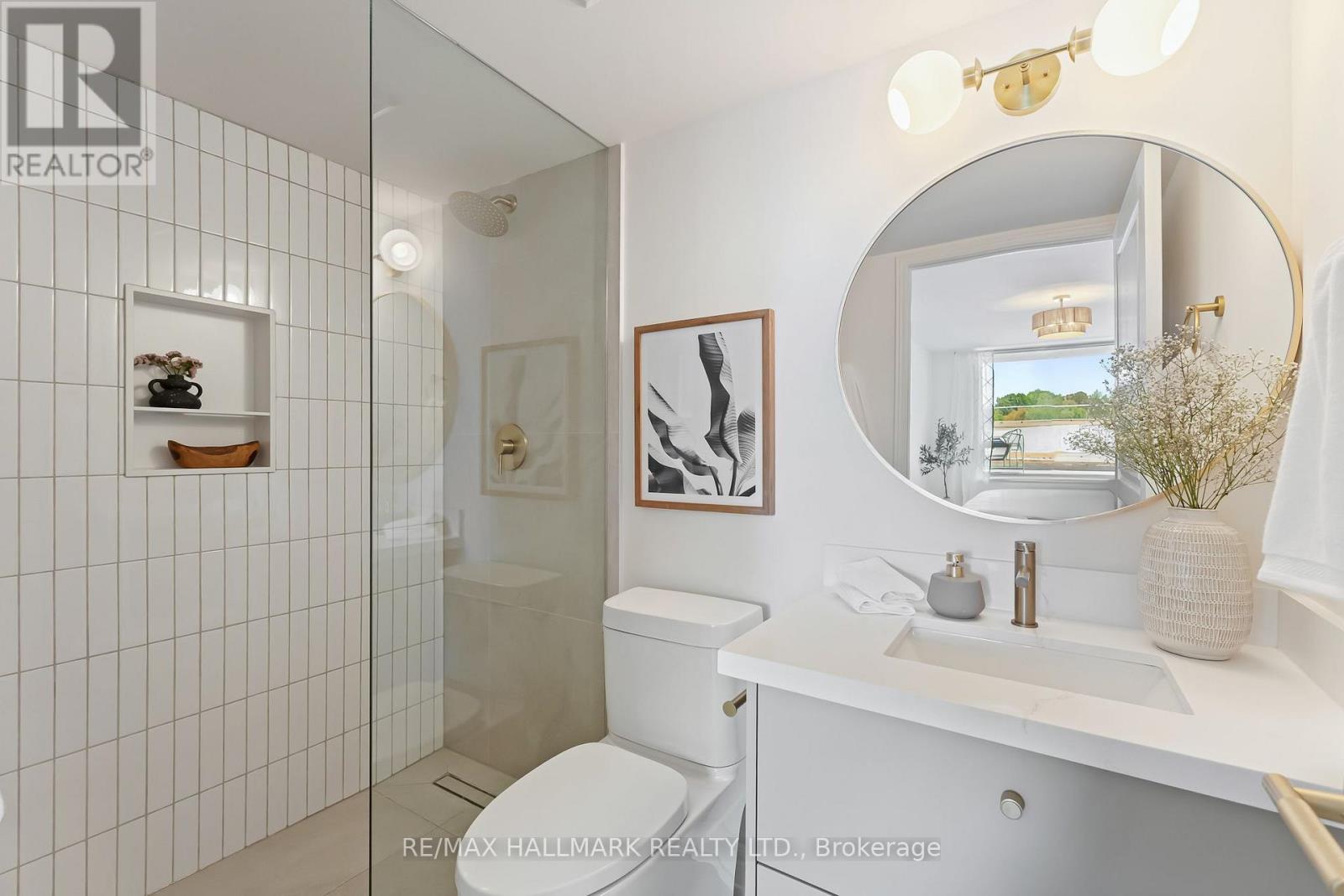 404 - 1797 QUEEN STREET E