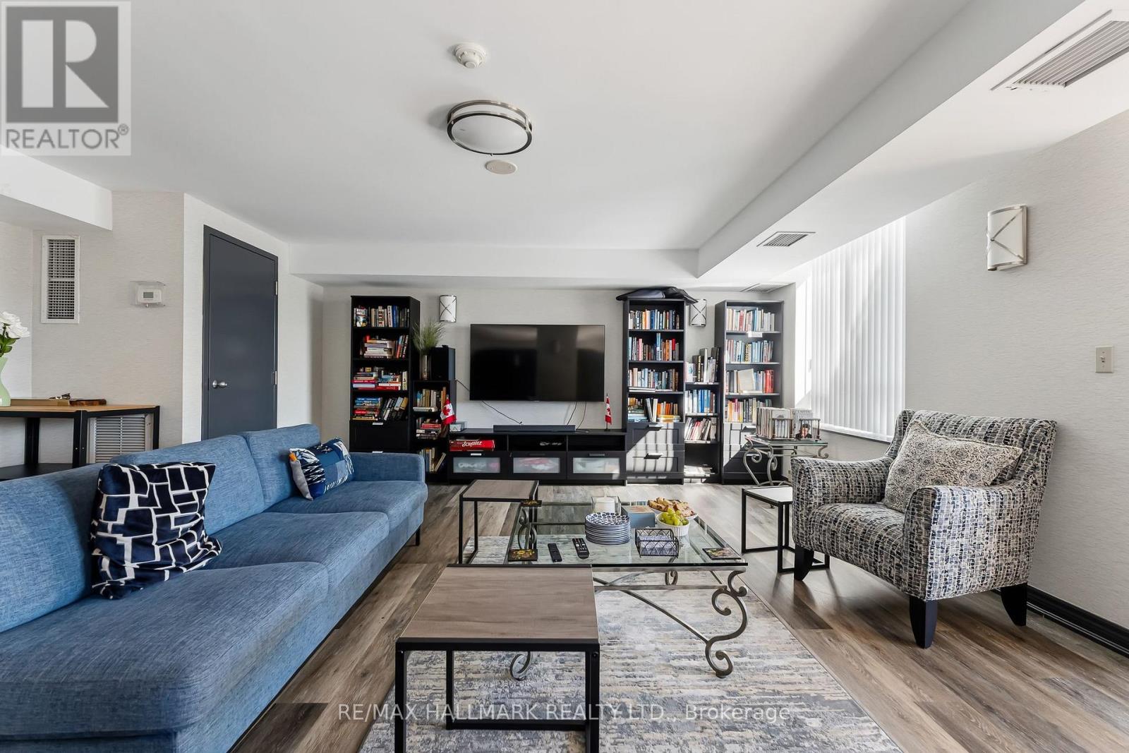 404 - 1797 QUEEN STREET E