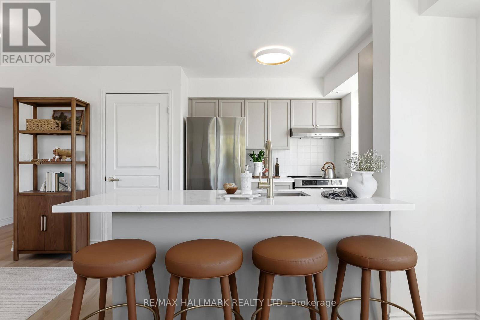 404 - 1797 QUEEN STREET E